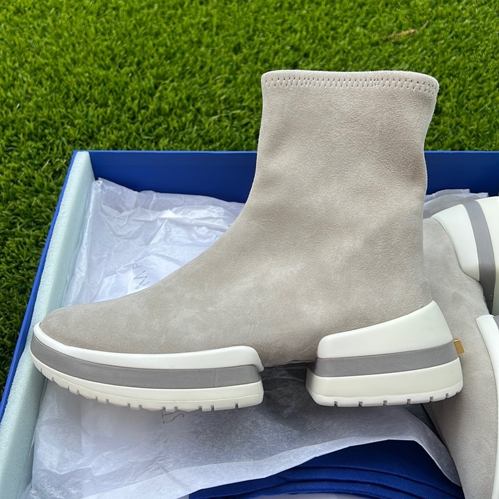 NWB Stuart Weitzman SW 612 grey suede bootie size 4.5 that fits like a 5